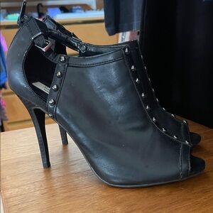 Simply Vera Vera Wang Black Peep-Toe Heels
